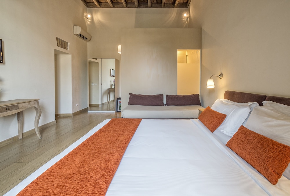 Classic Triple Room, 1 Bedroom, City View photo 3