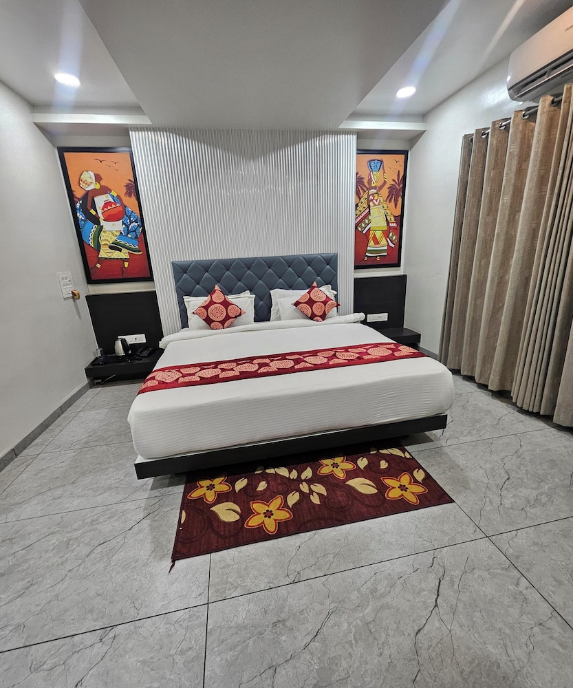 Luxury Double Bedroom photo 3