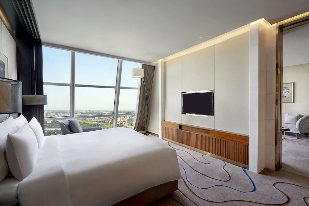 Superior Suite, City View photo 1