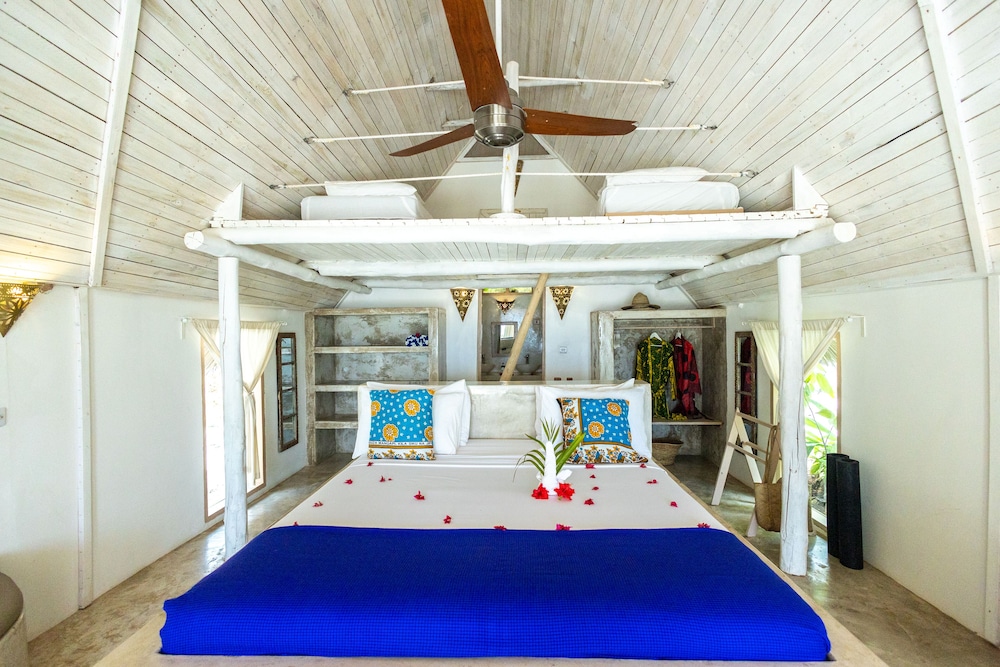 Deluxe Quadruple Room, Beach View, Beachfront