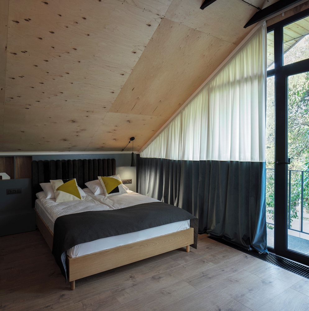 Deluxe Double Room, Balcony, Garden View