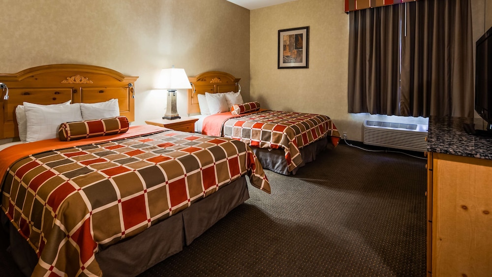 Family Suite, 2 Queen Beds, Non Smoking (with Sofabed) photo 3