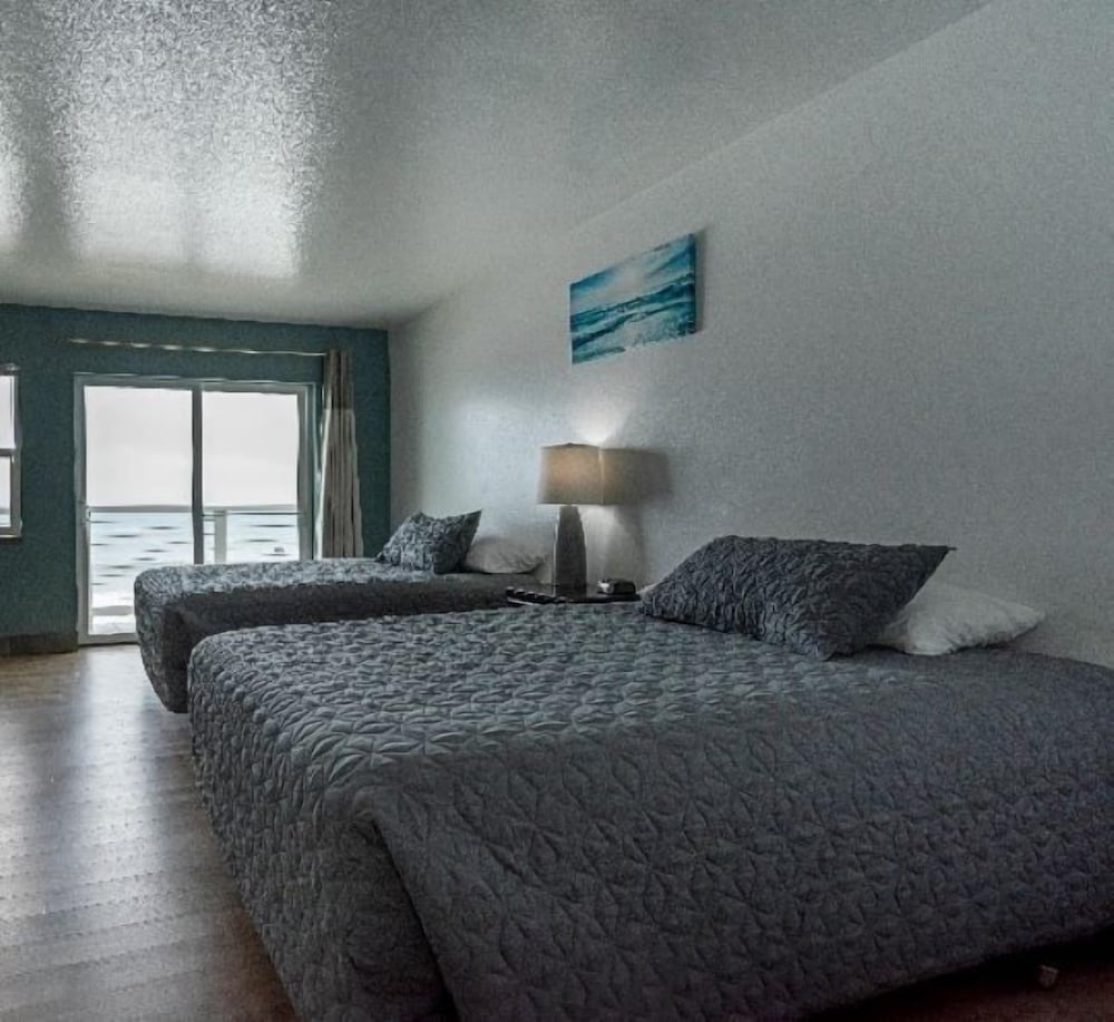 Standard Double Room, 2 Queen Beds, Balcony, Oceanfront