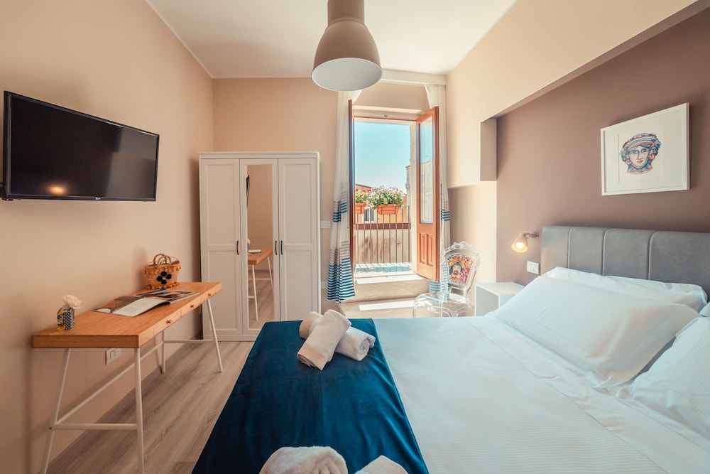 Double Room, 1 Double Bed, Balcony photo 2