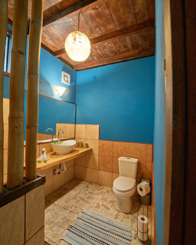 Deluxe Quadruple Room, Multiple Beds, Non Smoking, Ensuite photo 3