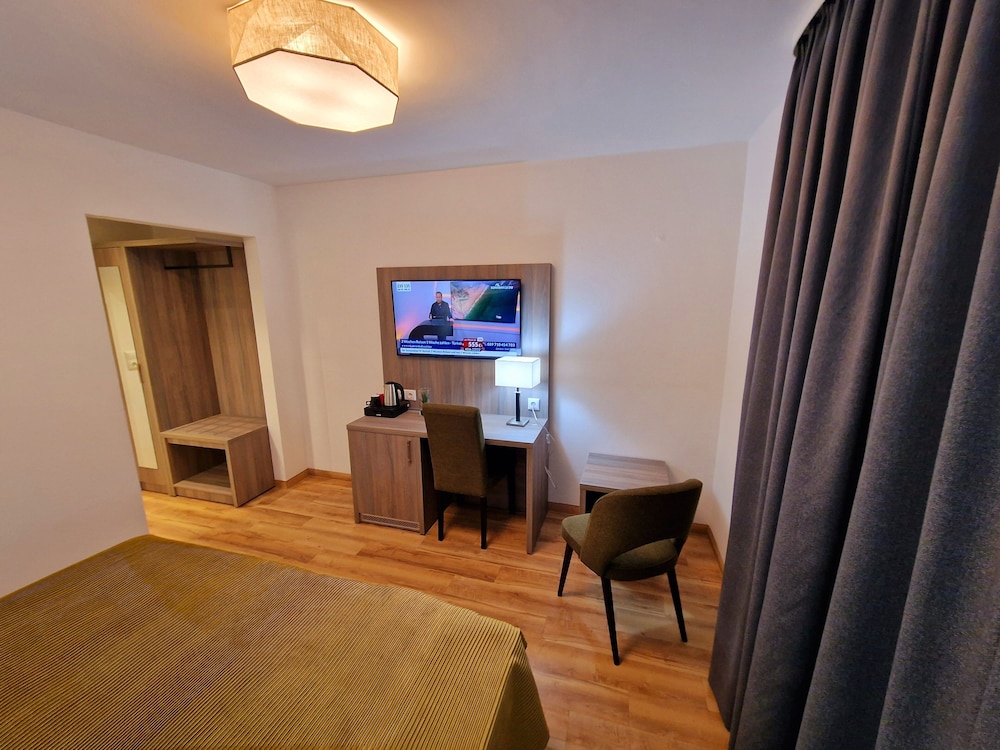 Design Double or Twin Room - Photo 17