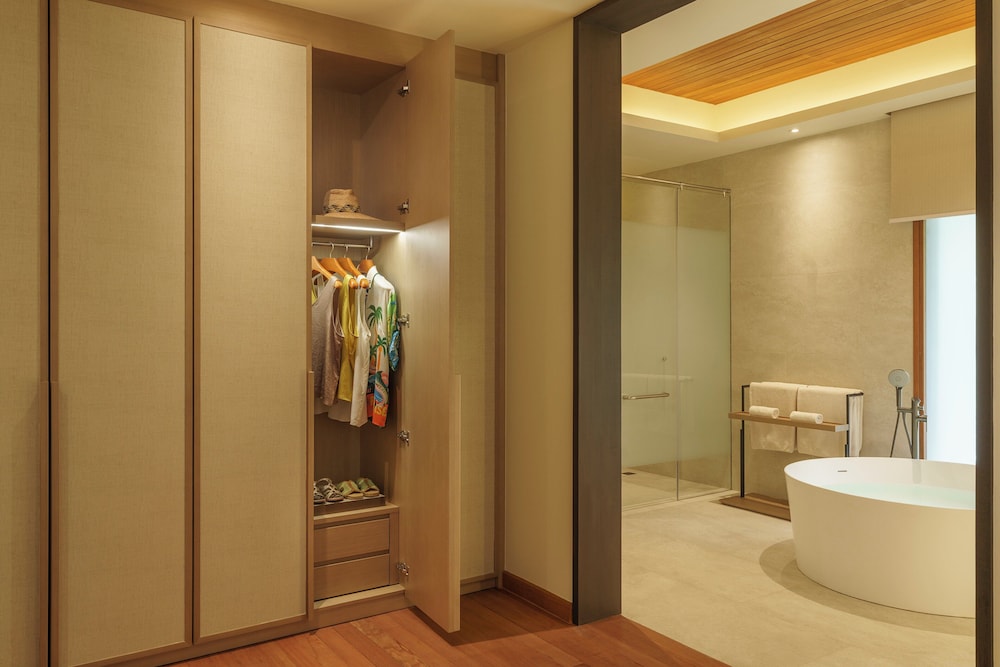 Two Bedroom Beach House With Pool - Photo 7