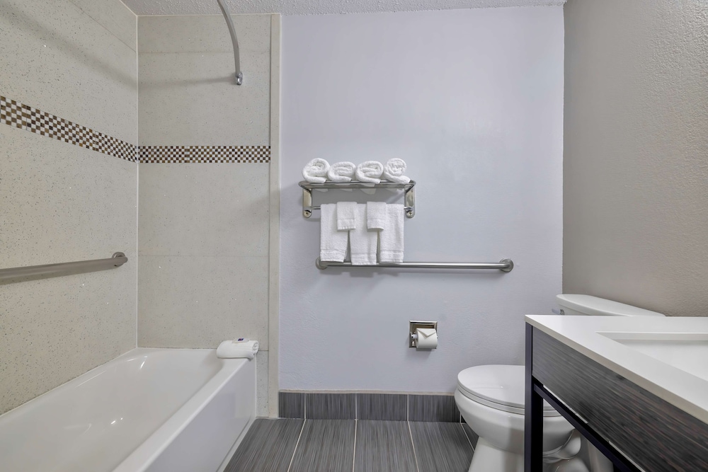 Standard Suite, 2 Queen Beds, Non Smoking - Photo 10