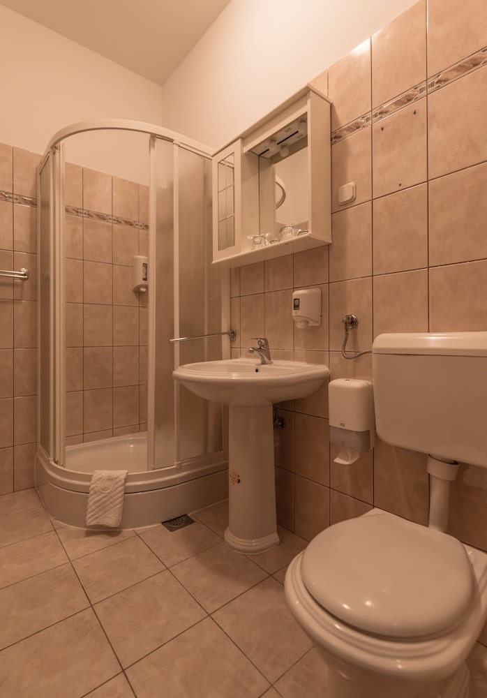 Deluxe Double Or Twin Room photo 2
