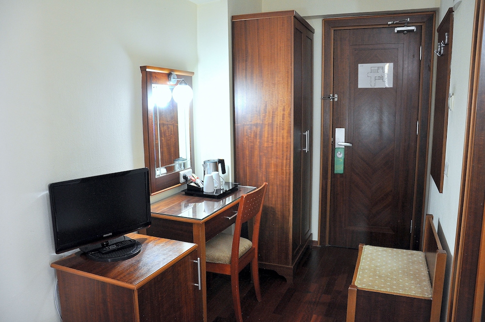 Economy Twin Room photo 1