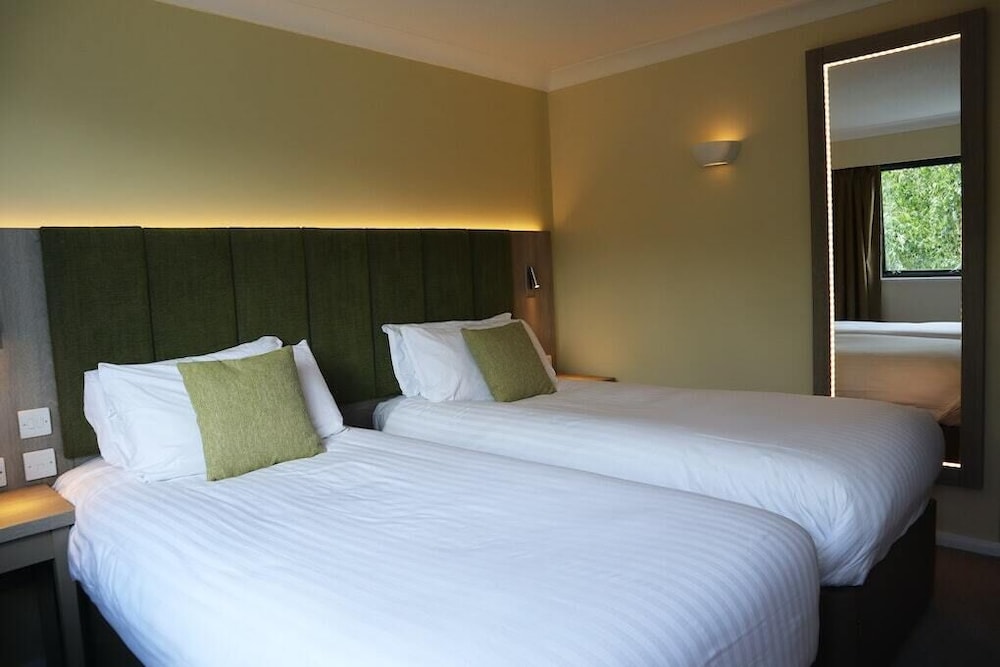 Executive Twin Room - Photo 8