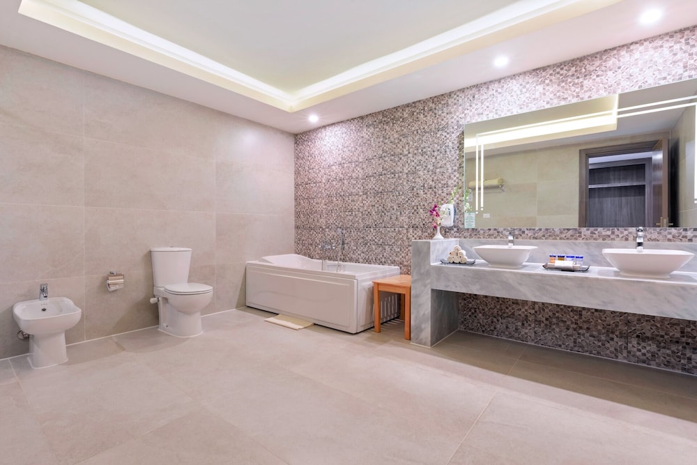 Executive Suite, Pool View photo 3