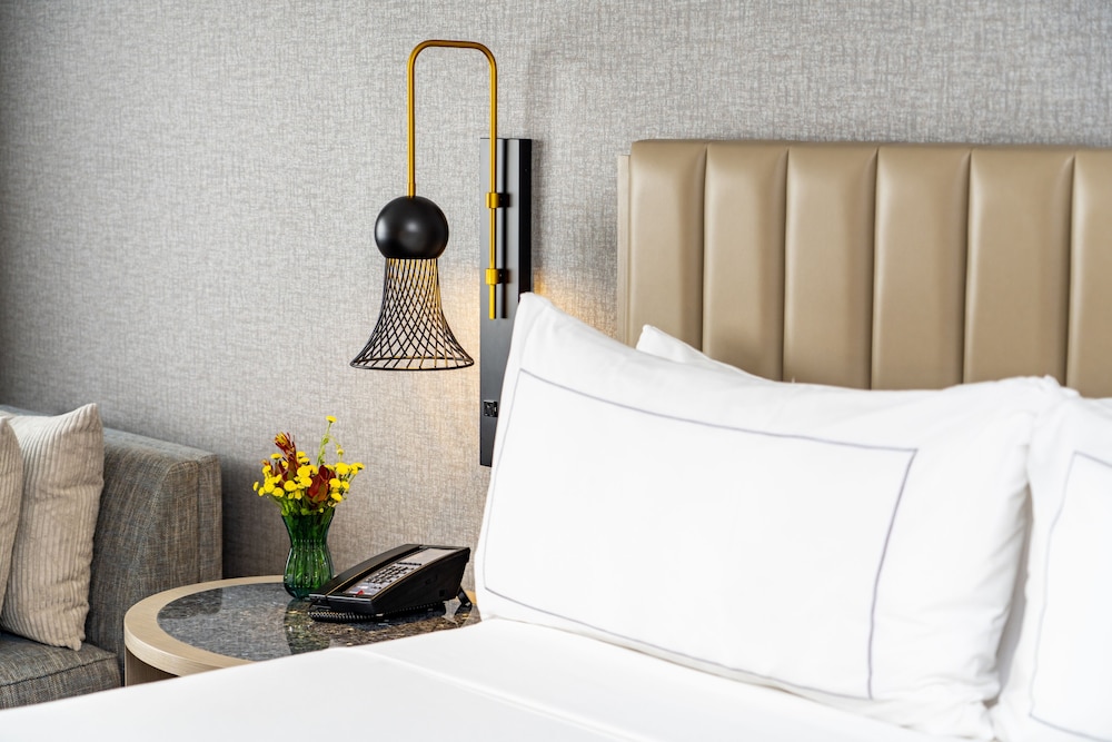 Room, 1 King Bed, Accessible, Bathtub (Hearing) - Photo 1