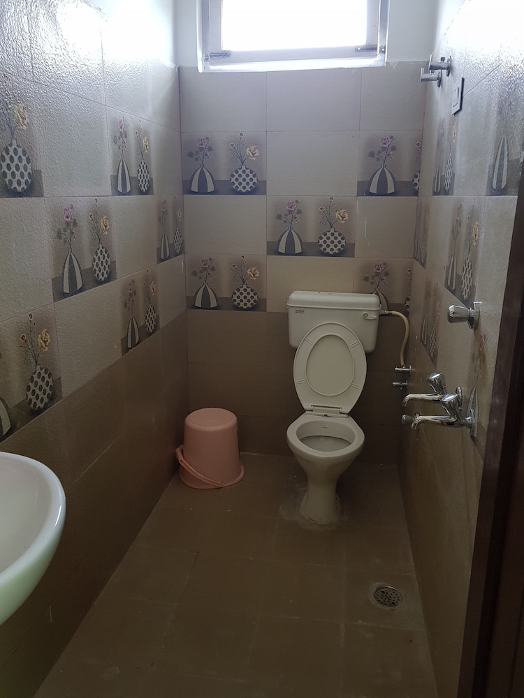 Economy Double Room, 1 Double Bed, Non Smoking photo 3