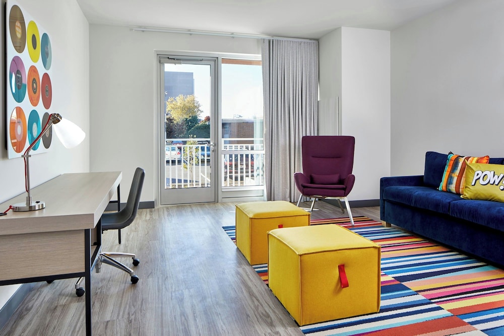 Suite, 1 King Bed, Balcony