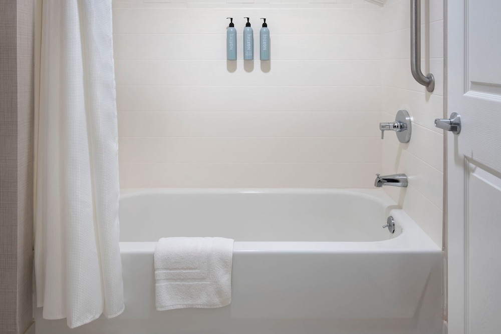 Suite, 1 Bedroom (Mobility/Hearing Accessible, Tub)