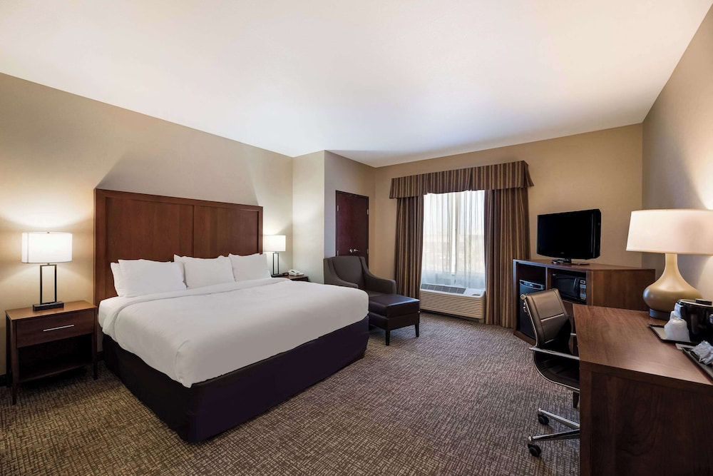 Suite, 1 King Bed with Sofa bed, Accessible, Non Smoking - Photo 1