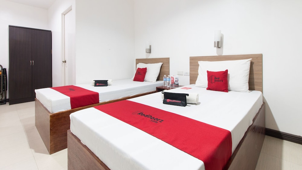 Twin Room (Reddoorz)