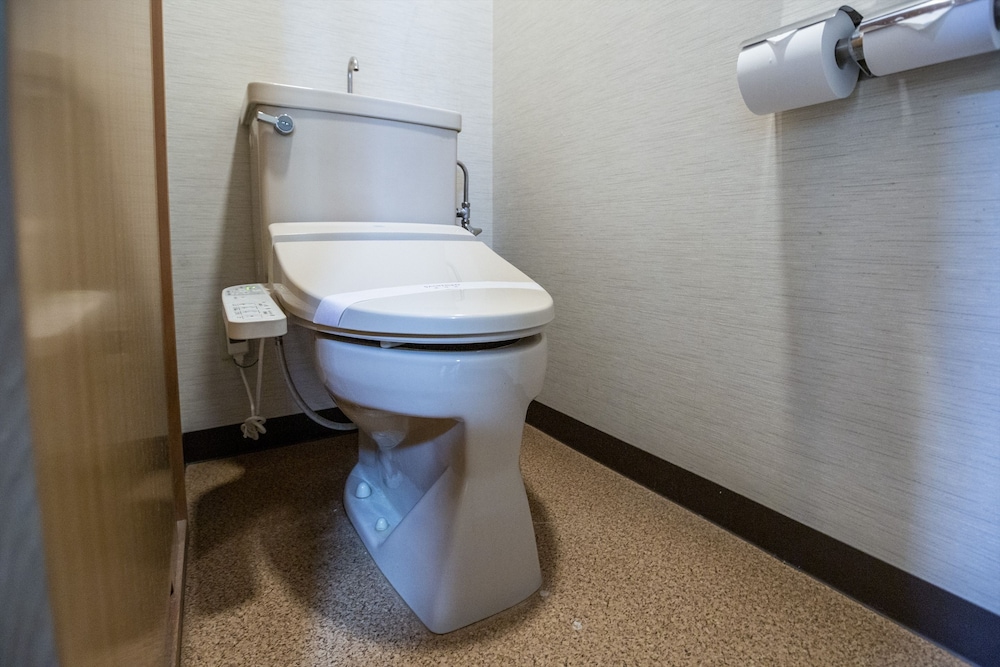Japanese Room with Shared Washroom- Quadruple, Smoking photo 3