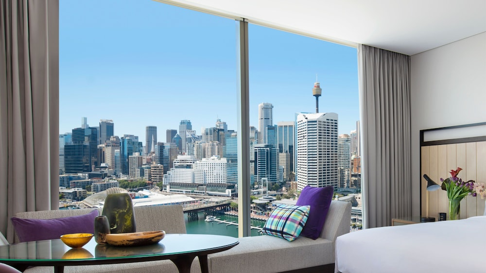 Superior Room, 1 King Bed (Premium Bath, Darling Harbour View) thumbnail 6