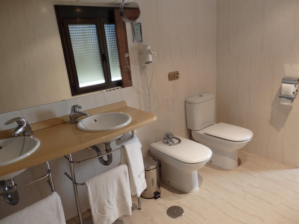 Suite - Photo 9