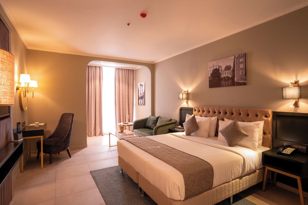 Executive Double Room, Multiple Beds photo 1