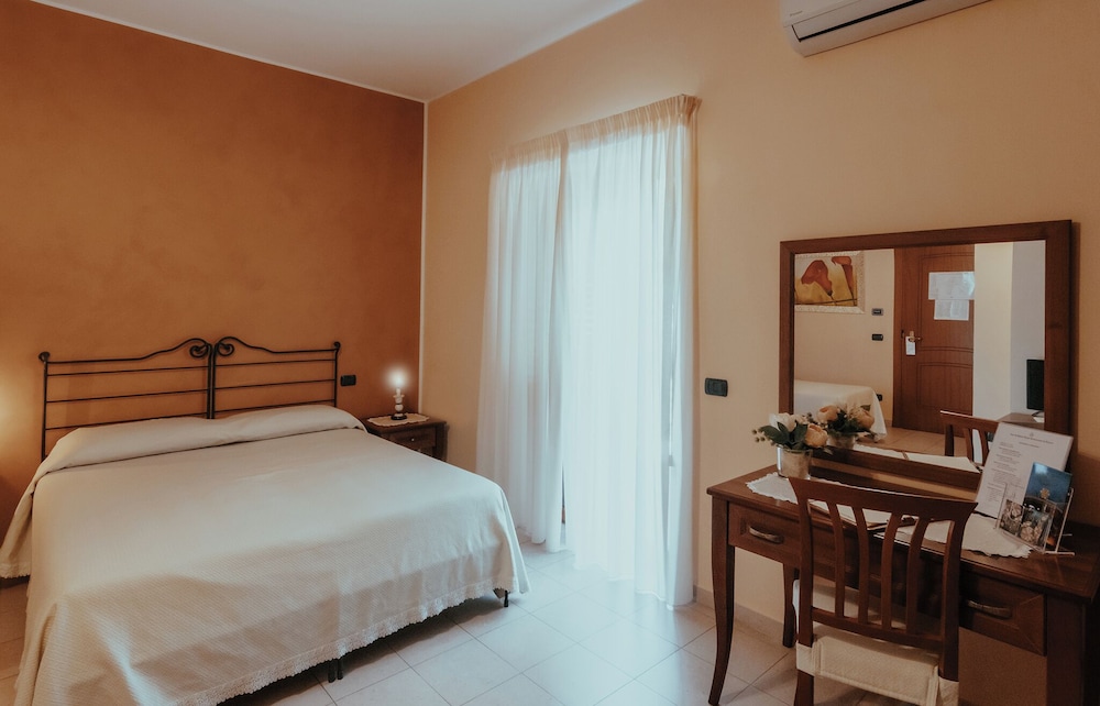 Classic Double or Twin Room - Photo 1