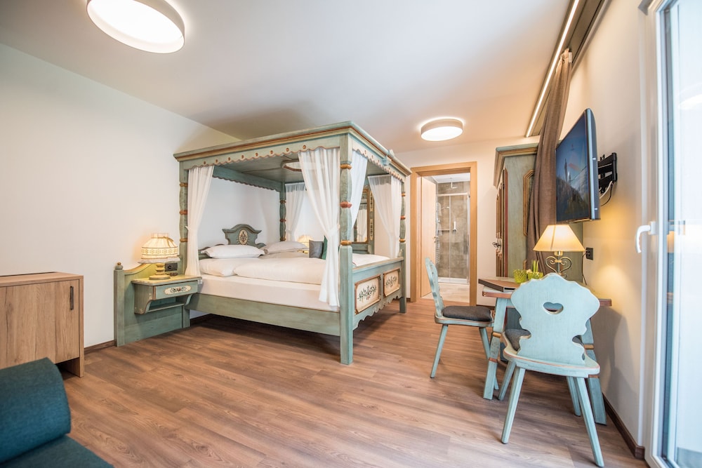 Honeymoon Double Room, 1 Bedroom, Non Smoking, Mountain View (Anna) photo 2