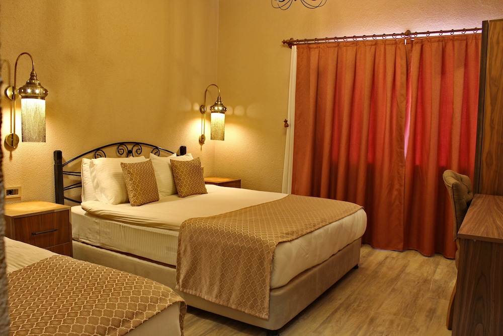 Deluxe Triple Room photo 2