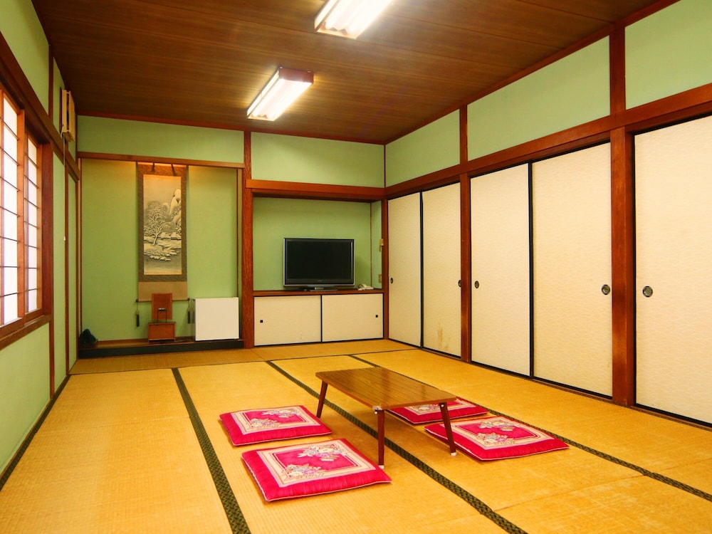 Japanese-Style Room For 7 Guests photo 2