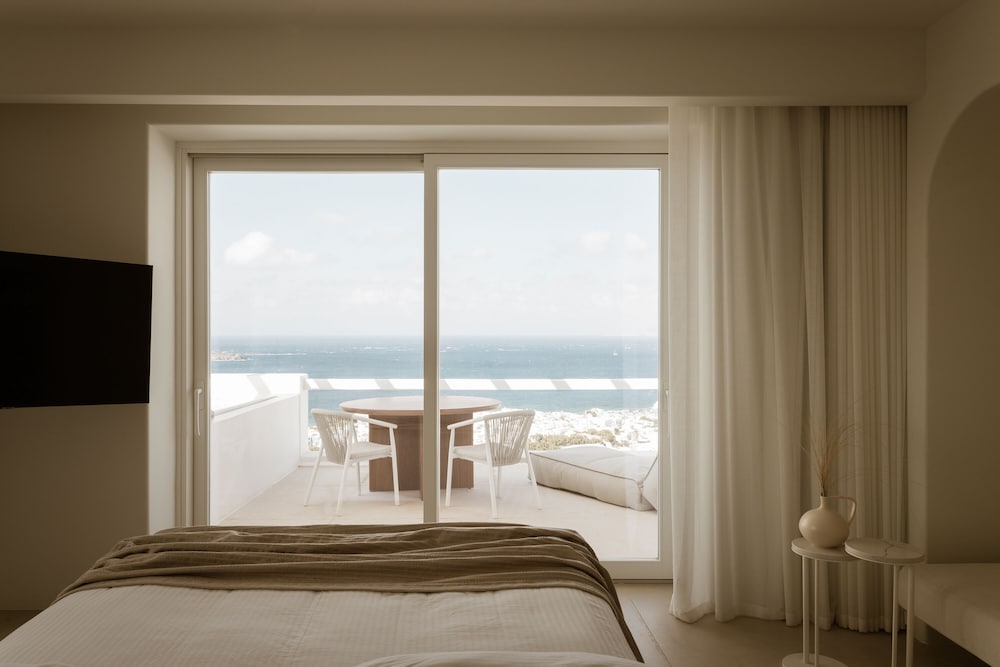 Signature Suite, Jetted Tub, Sea View - Photo 32