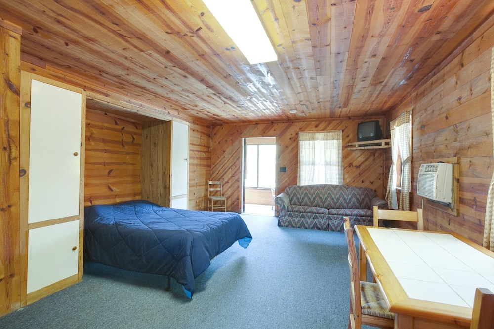 Cabin, Non Smoking, Kitchen (Linens Included, No Pets Allowed) photo 1