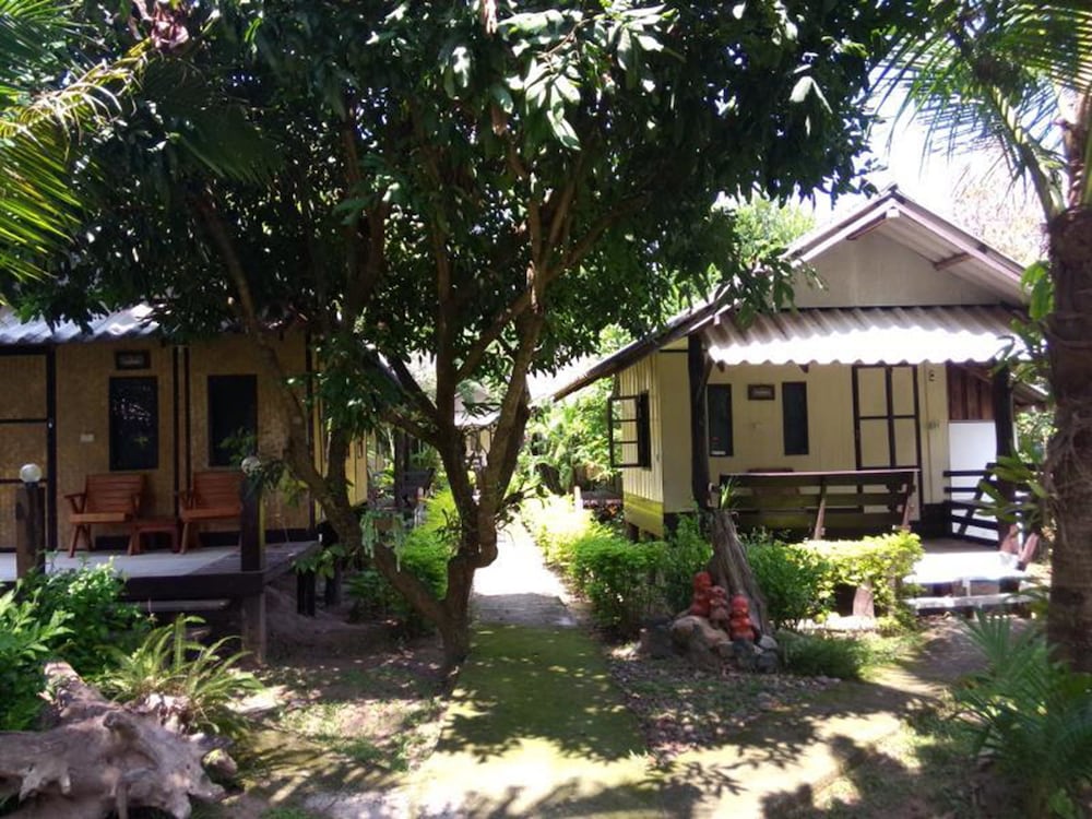 Air-con Bungalow photo 2