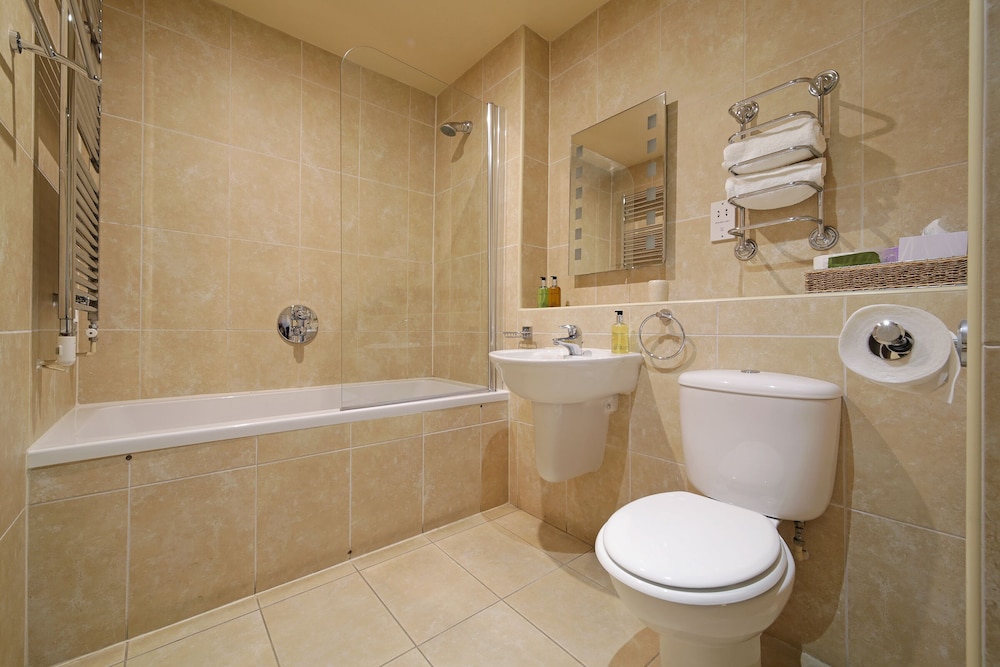 Standard Quadruple Room, Ensuite (2 Adults & 2 Children) photo 2
