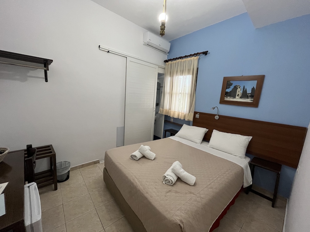 Basic Double Room, 1 Double Bed, Non Smoking photo 3