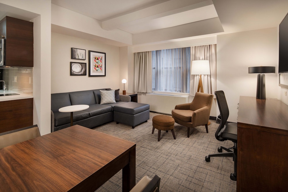 Suite, 1 Bedroom thumbnail 5