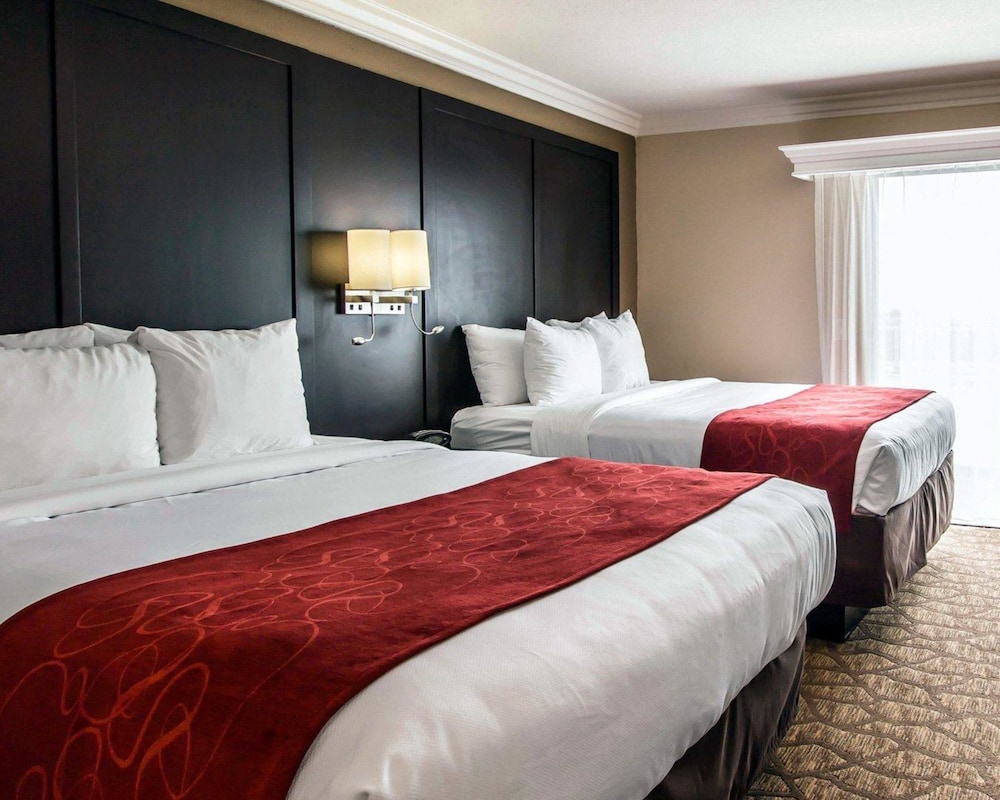 Suite, 2 Queen Beds with Sofabed, Non Smoking - Photo 3