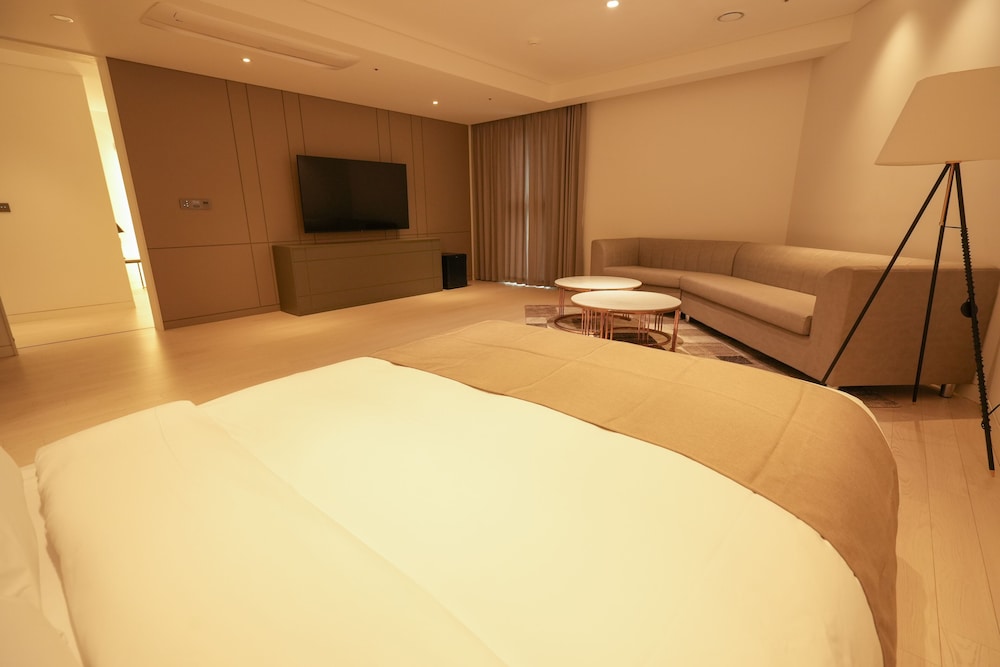 Executive Suite (Family) - Photo 1