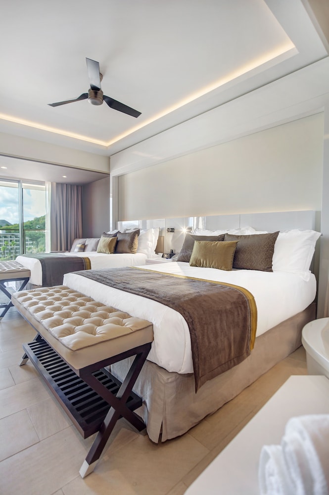 Luxury Junior Suite Ocean View - Photo 13