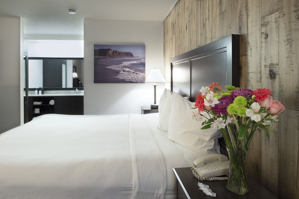 Deluxe Room, 1 King Bed with Jetted Bathtub