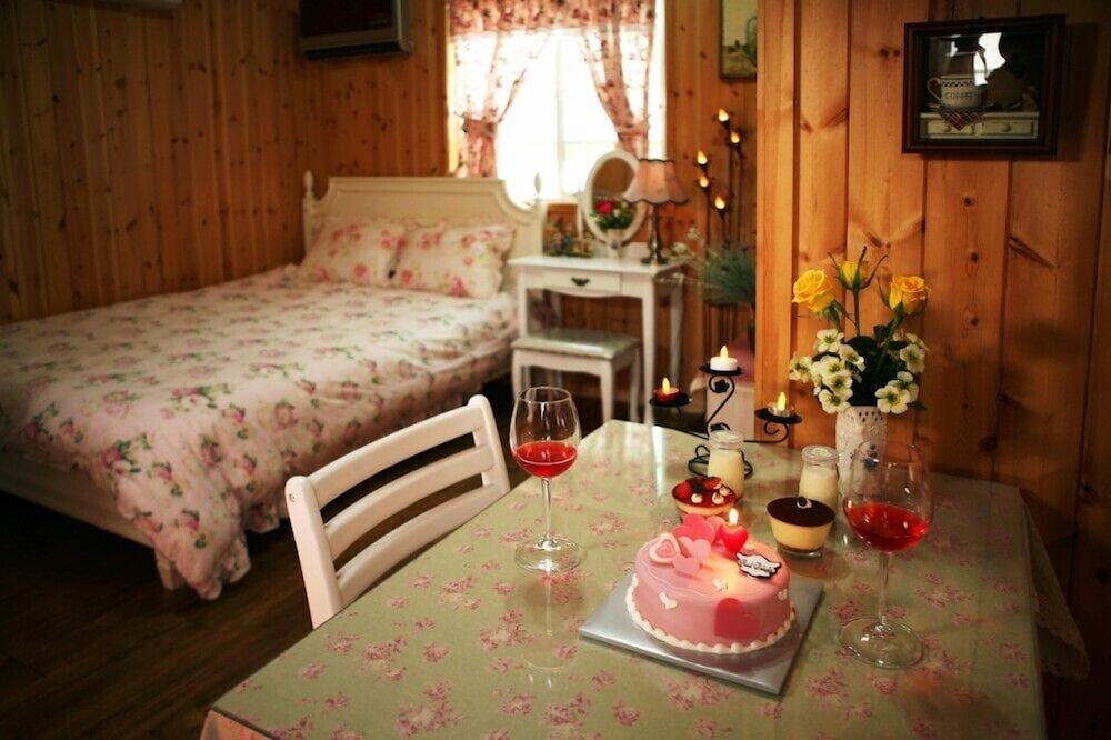 Room (Saige)