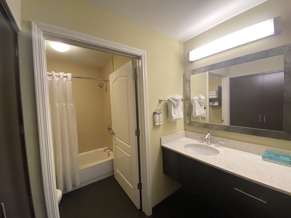 Suite, 2 Bedrooms, Kitchen - Photo 15
