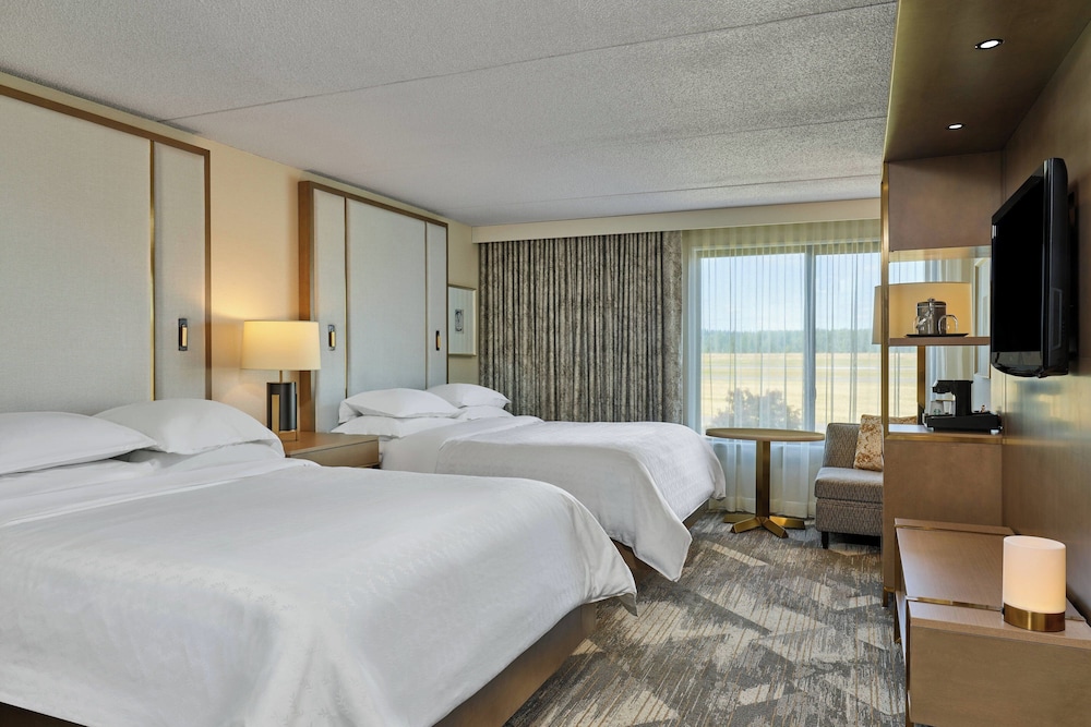 Room, 2 Queen Beds (Mobility Accessible, Roll-In Shower) - Photo 2