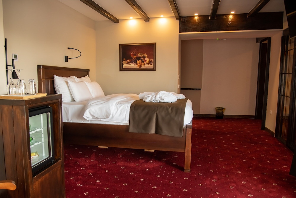 Deluxe Studio Suite