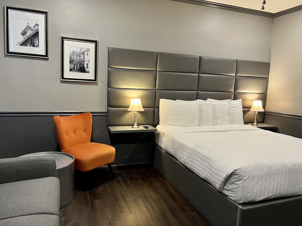 Deluxe Queen Room