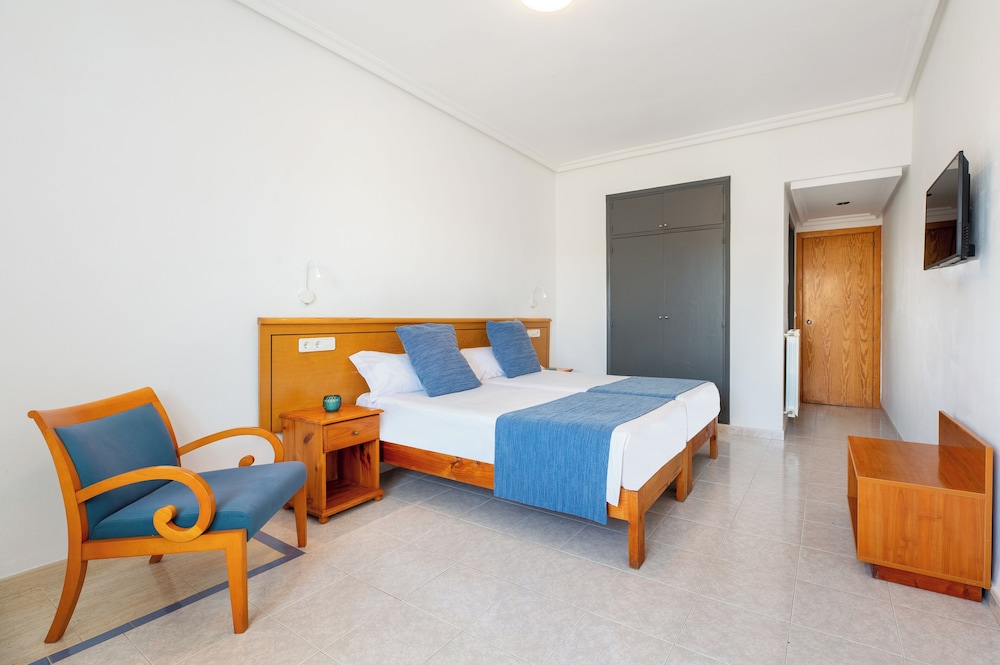 Twin Room (3 Adults)