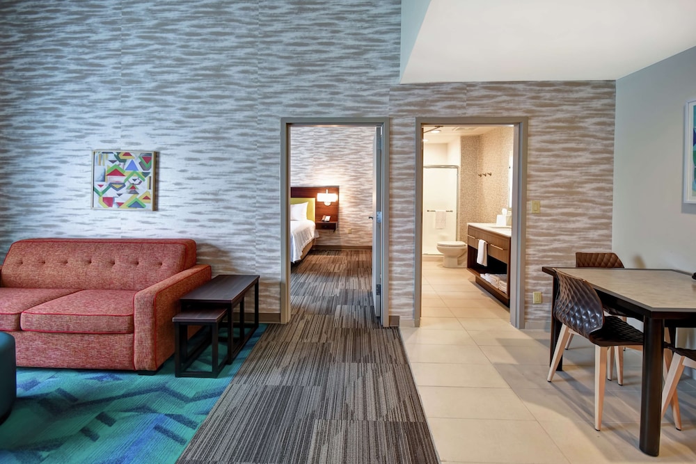 Suite, 1 King Bed, Accessible (Hearing) - Photo 2