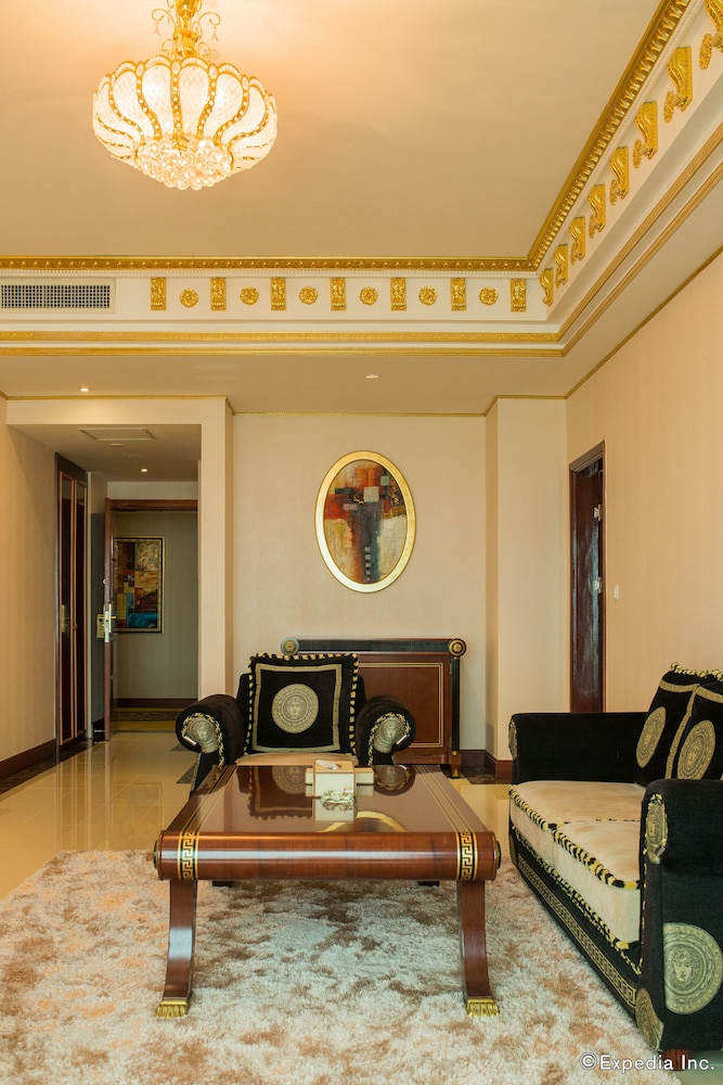 Suite, 1 King Bed, Non Smoking - Photo 4
