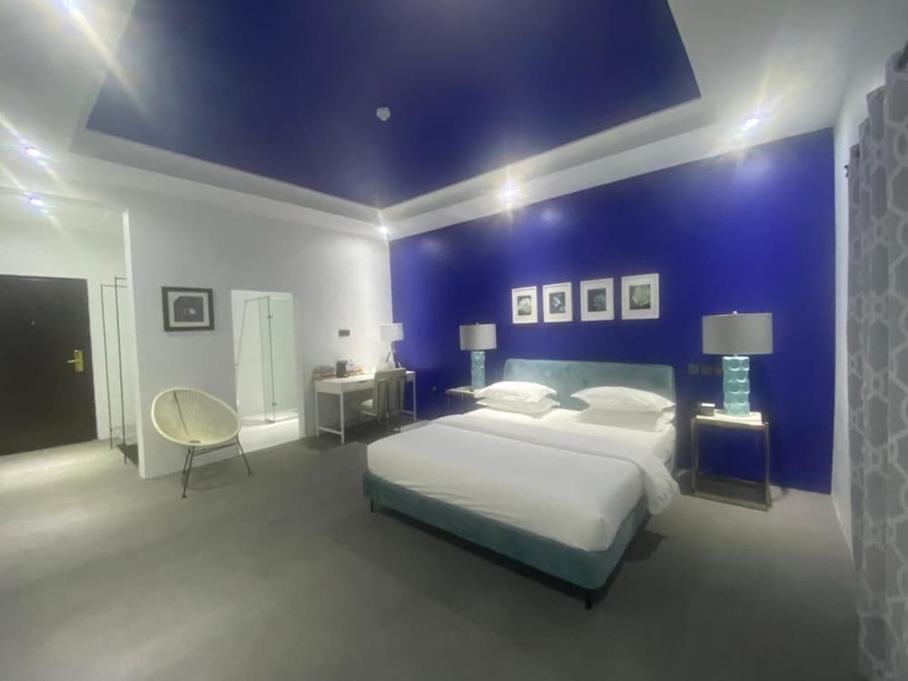 City Room photo 3
