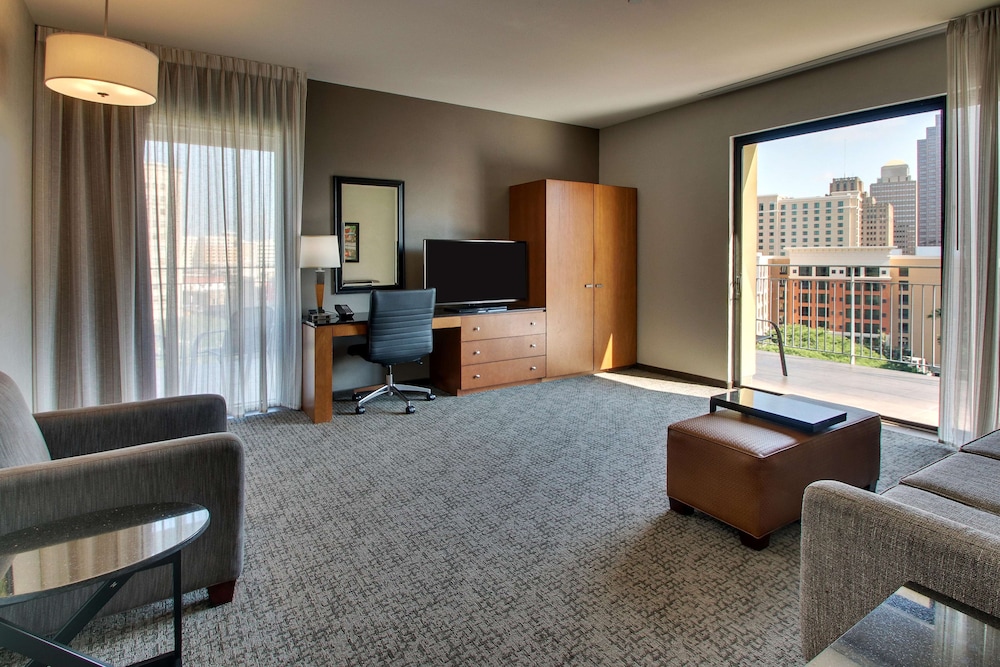 Deluxe Room, 2 Queen Beds (Oversized, Jetted Tub, Terrace) photo 2